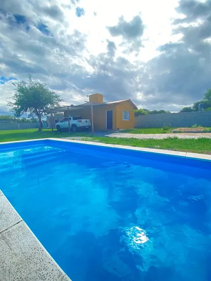 Casa En Alquiler Hermosa Casa Con Pileta, De Una Habitación. 1 Ambientes