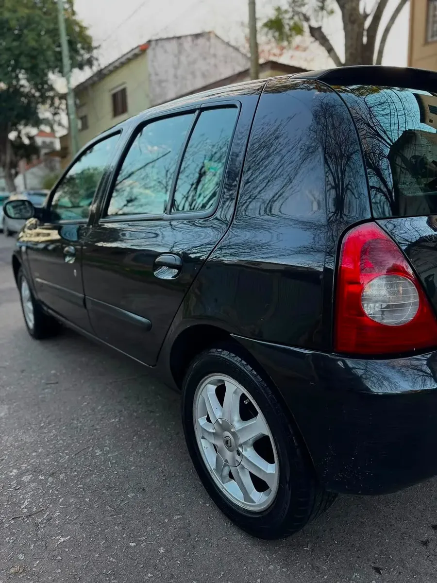 Renault Clio 1.6 Privilege530138755949537284