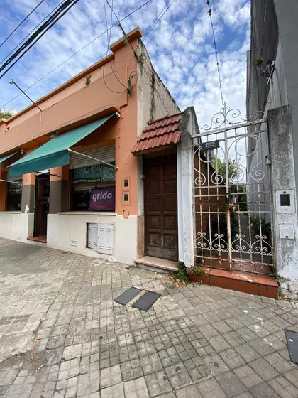 Departamento De Dos Dormitorios  En Arroyito De Pasillo Terr