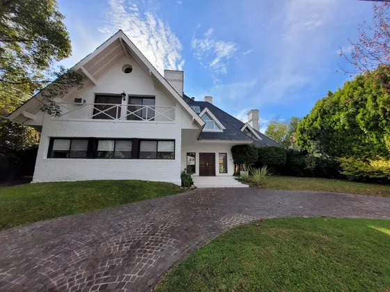 Excelente Casa En Alquiler En El Barrio Privado San Isidro Chico