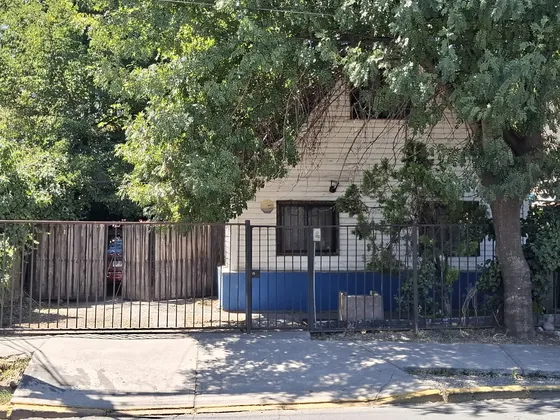 Casa-oficina Rubro Comercial En Calle Padre Alfredo Arteaga.