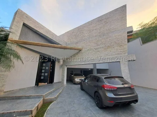 Julio Latouche 25-16249 Hermosa Casa En Venta Altos De Guataparo Valencia, 1500 Mt, Cocina Rossetti, Area De Piscina Con Parrillera,