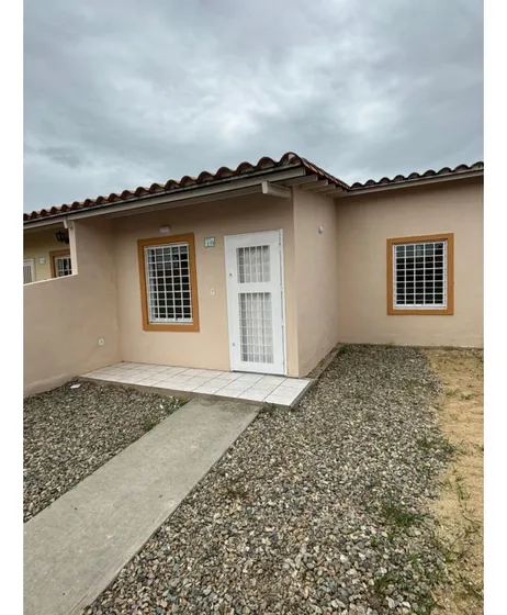 Casa En Venta, Urbanización Brisas Del Lago. Ciudad Alianza, Guacara.