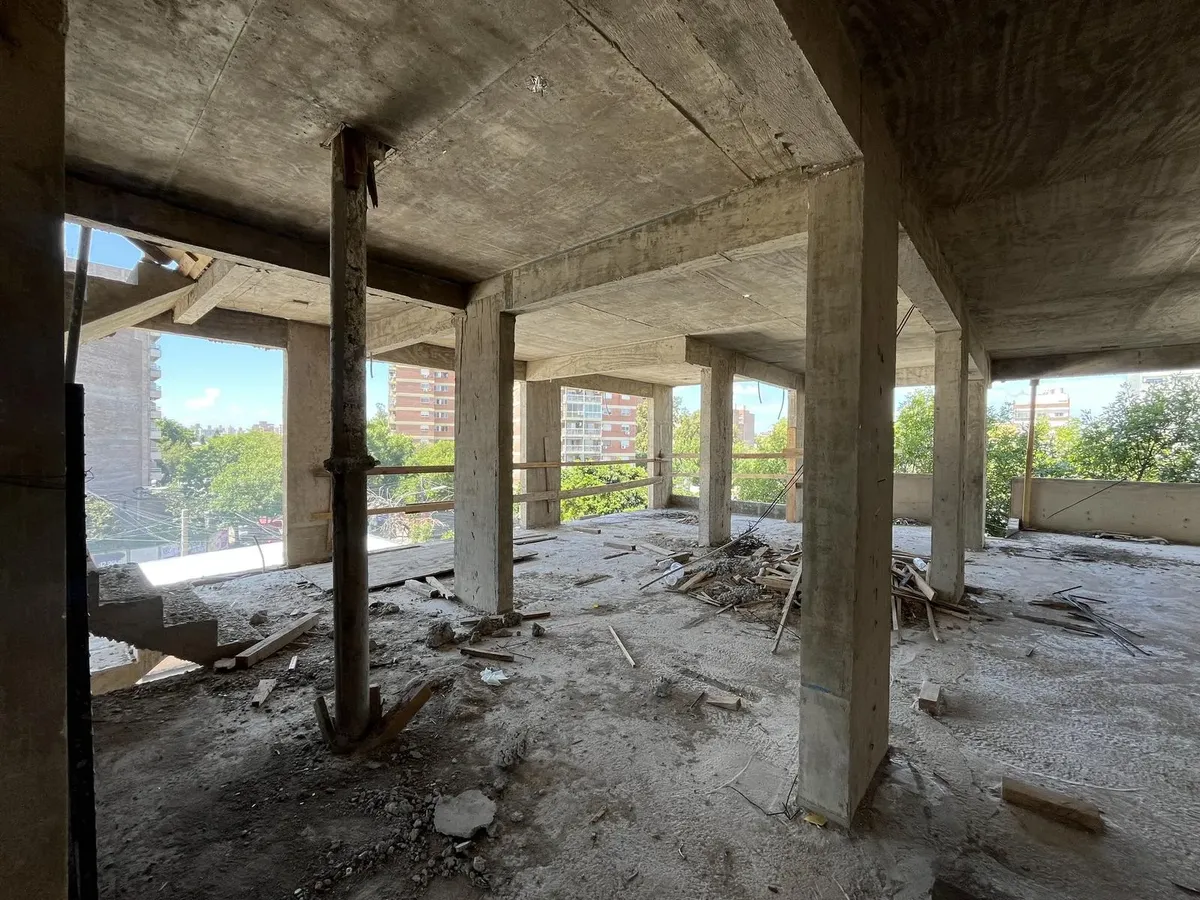 Edificio Comercial En Luis Agote