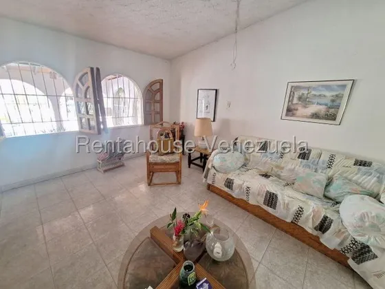 Erika Armeya Vende, Casa En La Urbanizacion Las Mercedes De Cabudare. Flex: 25-19592