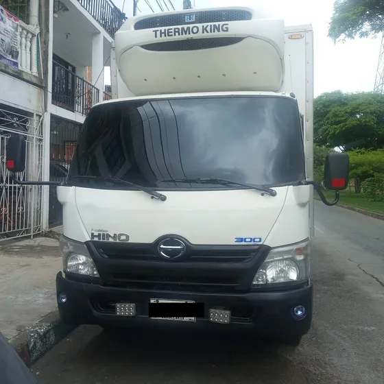 Camión Hino Dutro 816