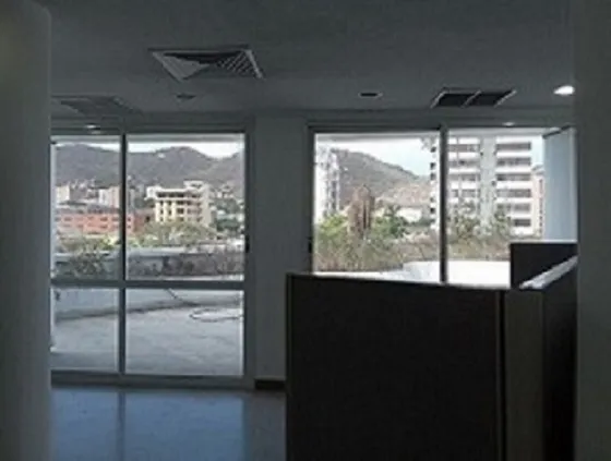 Local Empresarial En Alquiler Ubicado Edificio El Tiempo 