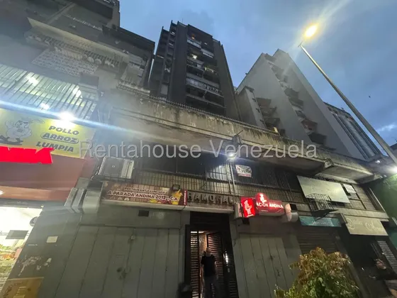 En La Av. Fuerzas Armadas Te Presento Este Comodo Apartamento Mls 26-21559 Rm