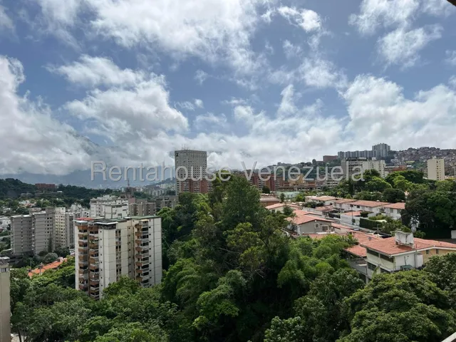 En Calle Cerrada Con Vigilancia De Terrazas Del Club Hípico, Espectacular Vista Al Ávila 25-23990 Mvg 