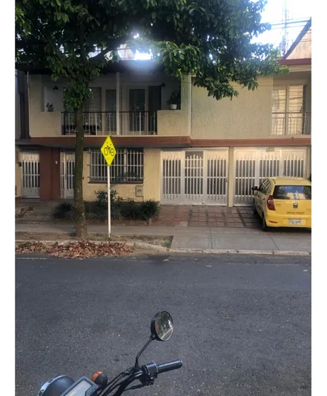 Vendo Casa En Los Colores  Medellin