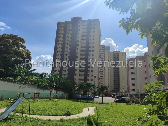 Apartamento Con Excelente Ubicación, En El Casco Central De La Ciudad De Naguanagua, Cercano A Avenida Universidad, Colegios, Locales Comerciales, Panaderías, Mercados, Etc Piso Alto,