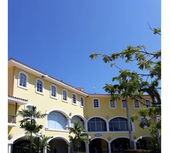 En Venta Local En El Iconico Cto. Comercial Plaza Mayor, En La Ciudad De Lechería, Anzoategui.