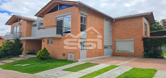 En Venta Hermosa Casa Ubicada En Casa Blanca, Suba, Bogotá (18206).