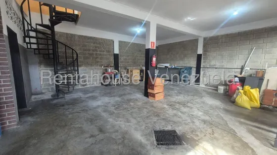 Milagros Inmuebles Galpon Industrial Alquiler Barquisimeto Lara Zona Centro Economica Comercial Economico Código Inmobiliaria Rent-a-house  25-9233