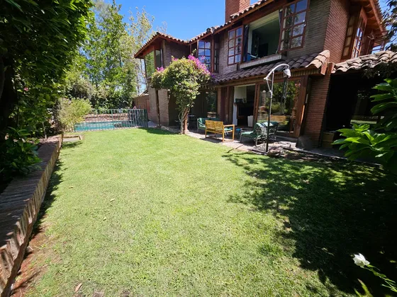 Preciosa Casa 6 Dormitorios San Carlos De Apoquindo.