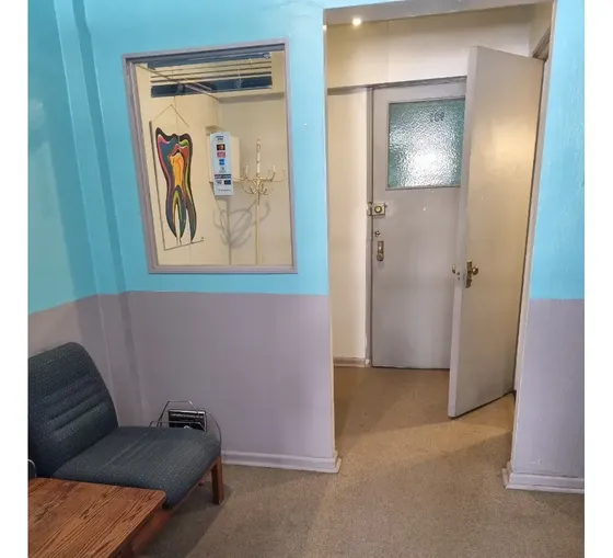 Consulta Dental Equipada En Pleno Centro