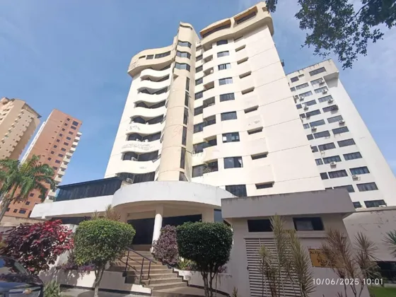 Apartamento En Venta, El Bosque, Valencia, Apartamento De 78 Metros, Pozo, Planta Electrica Para Areas Comunes, Dos Estacionamientos, Vigilancia. Urbanismo Cerrado Con Vigilancia Gf