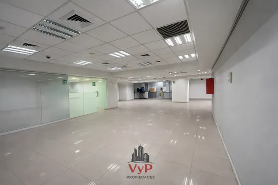 Barrio Comercial Y Financiero / Amplia Factibilidad /