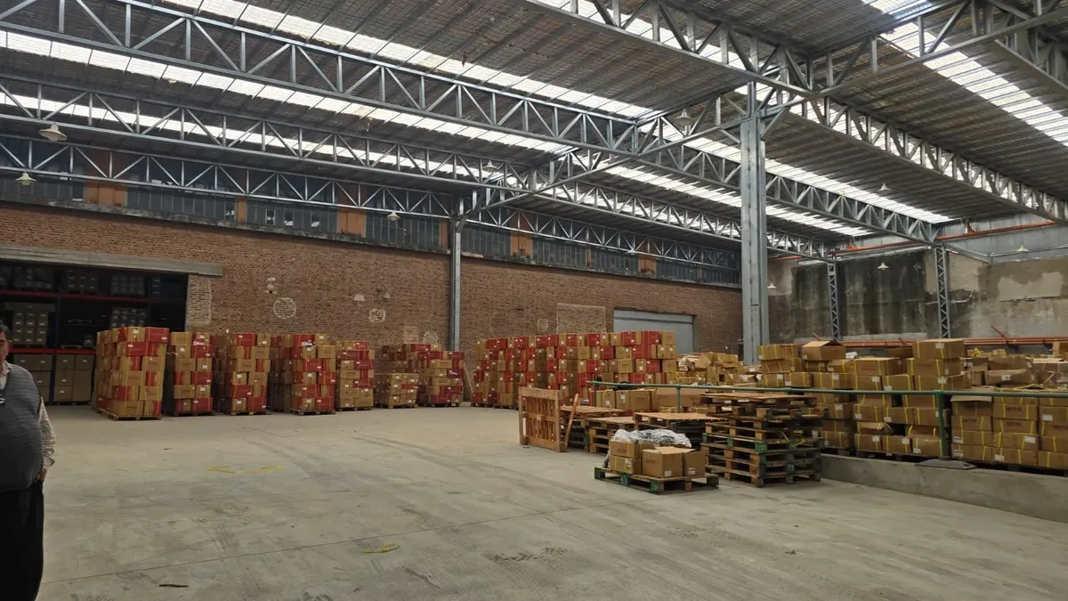 Warehouse of 1821 m² Covered Area in a Warehouse Complex with 24-Hour Security