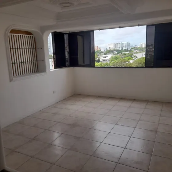 Apartamento, Amplio, Ventilado, Remodelado.
