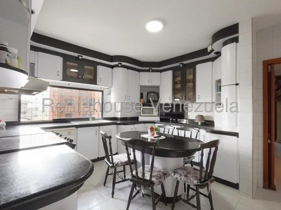 César Bullones Vende Espectacular Apartamento En El Pedregal, Lara   25-17272