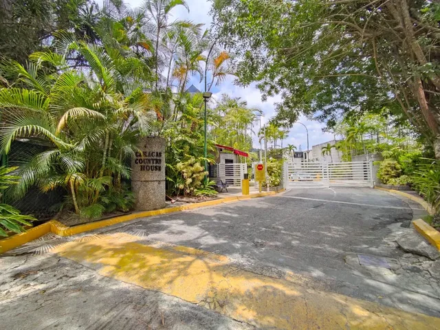 Town House, Ubicado En El Conjunto Residencial  En La Boyera, Conjunto Privado En Calle Cerrada, Muy Tranquilo, Silencioso Y Sobre Todo Seguro, En Ambiente De Montaña. 