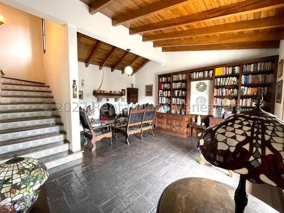 Casa  En Venta En Prados Del Este Con Vistas Panorámicas