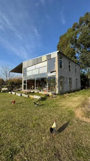 Venta De Casa Quinta A Terminar Sobre Lote Doble En Tandil - Ideal Para Proyecto Familiar O Emprendi