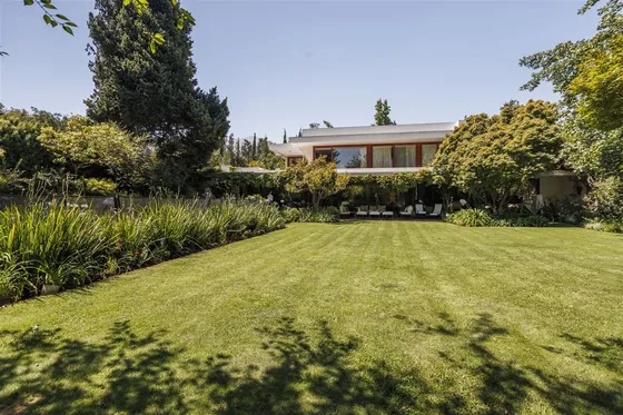 Casa En Venta De 6 Dorm. En Las Condes