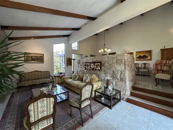 Casa En Venta De 5 Dormitorios / 4 Baños / Piscina