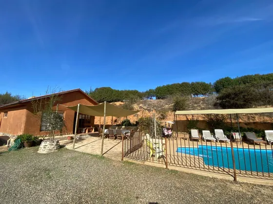Parcela De Agrado. 3 Construcciones. 9.200 M2 De Terreno.