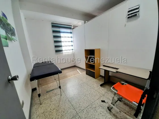 Julian Galindez Alquila Centro De Salud En Barquisimeto #25-21239