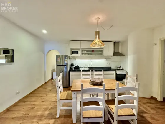 Apartamento En Venta. Apartamento En Alquiler. Reciclado. Edificio Muy Cerca Del Mar.