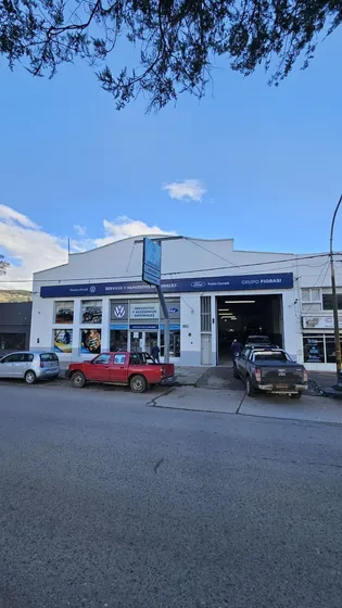 Venta Local Muy Amplio 800 M2. Lugar Estratégico Esquel