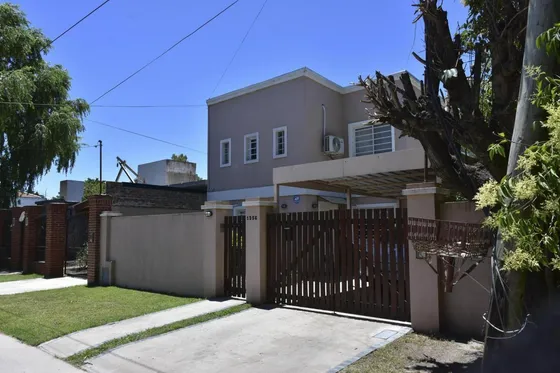 Casa En Venta - 3 Dormitorios 3 Baños - 250m2 - Ezeiza