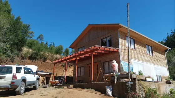 Parcela 8 Hectáreas Con Dos Casas Y Árboles Nativos 