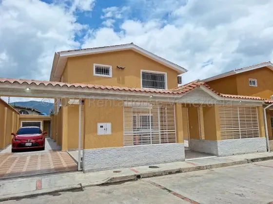 Jip 26-4918. Rentahouse Vende Casaquinta Totalmente Amoblada, 4 Hab, 4 Salas De Ba;os, Acabados De Lujo, Conectada A Pozo Y Vigilancia Privada. Urb San Omero. La Victoria
