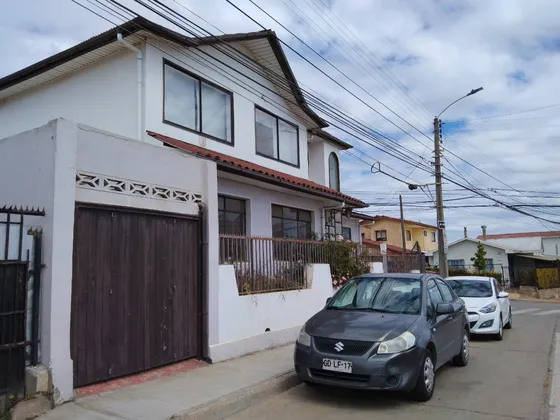 Venta Casa De Dos Pisos En Miraflores Alto