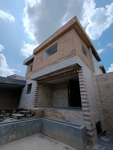 Exclusiva Casa En La Urbanización El Bosque, Calle Cerrada En ( Obra Blanca)