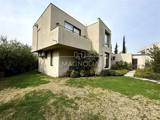 Casa En Venta De 6 Dorm. En Lo Barnechea