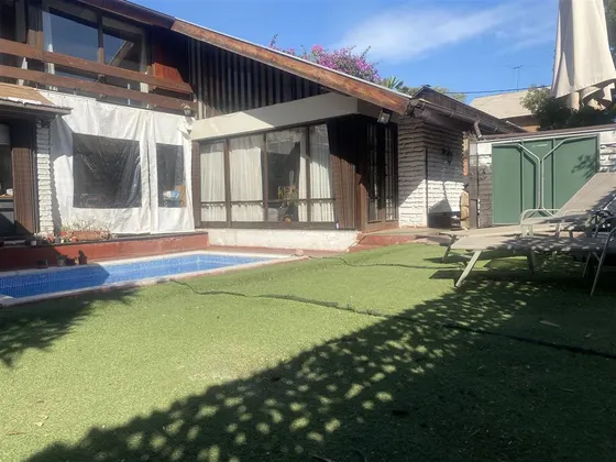 Casa En Venta De 6 Dorm, Piscina En Providencia