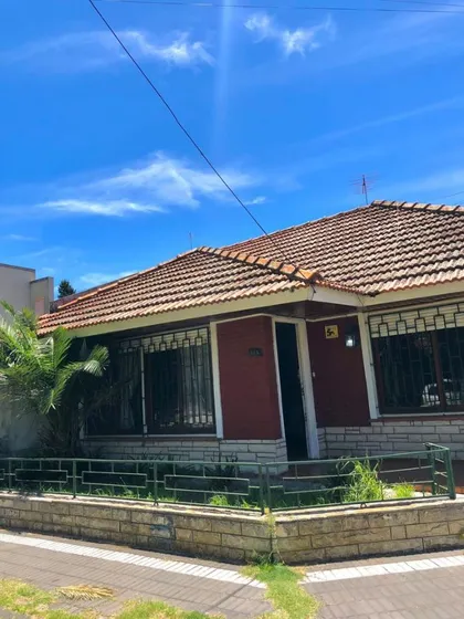 Venta Chalet 3 Dormitorios Banfield Con Cochera