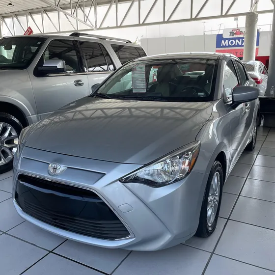 Toyota Yaris 1.5 R Le Mt