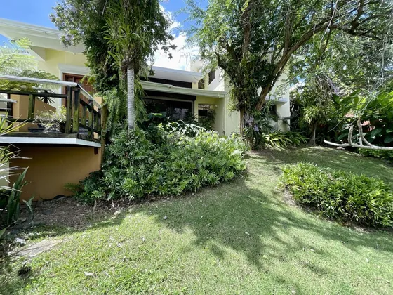 Casa En Venta En Los Ríos, Grandes Espacios, Patio Y Jardín