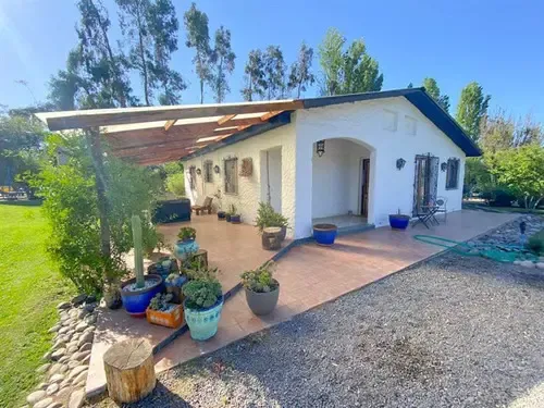 Hermosa Casa Patronal Con Amplio Y Bello Jardín (7d / 6b). 