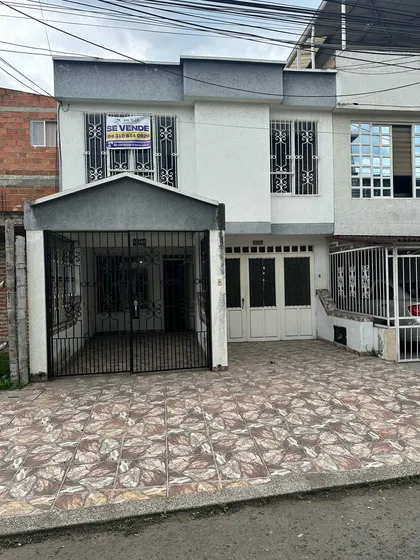 Se Vende Casa Bifamiliar En B/ Las Americas
