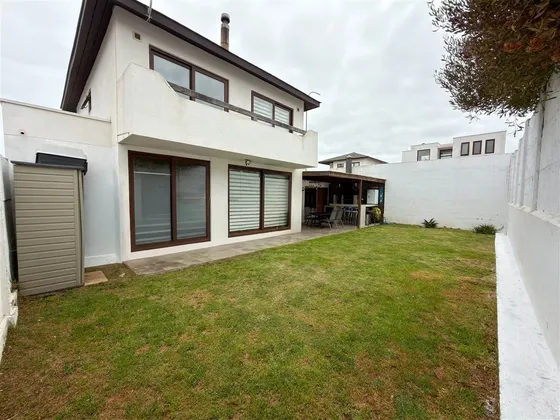 Casa En Venta De 4 Dorm. En La Serena