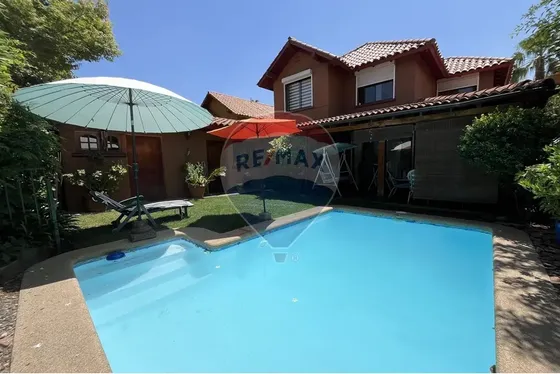 5d + 3b + Piscina + Excelente Conectividad