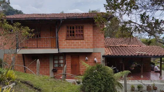Casa Campestre En Venta En Santa Elena. Cod V12404