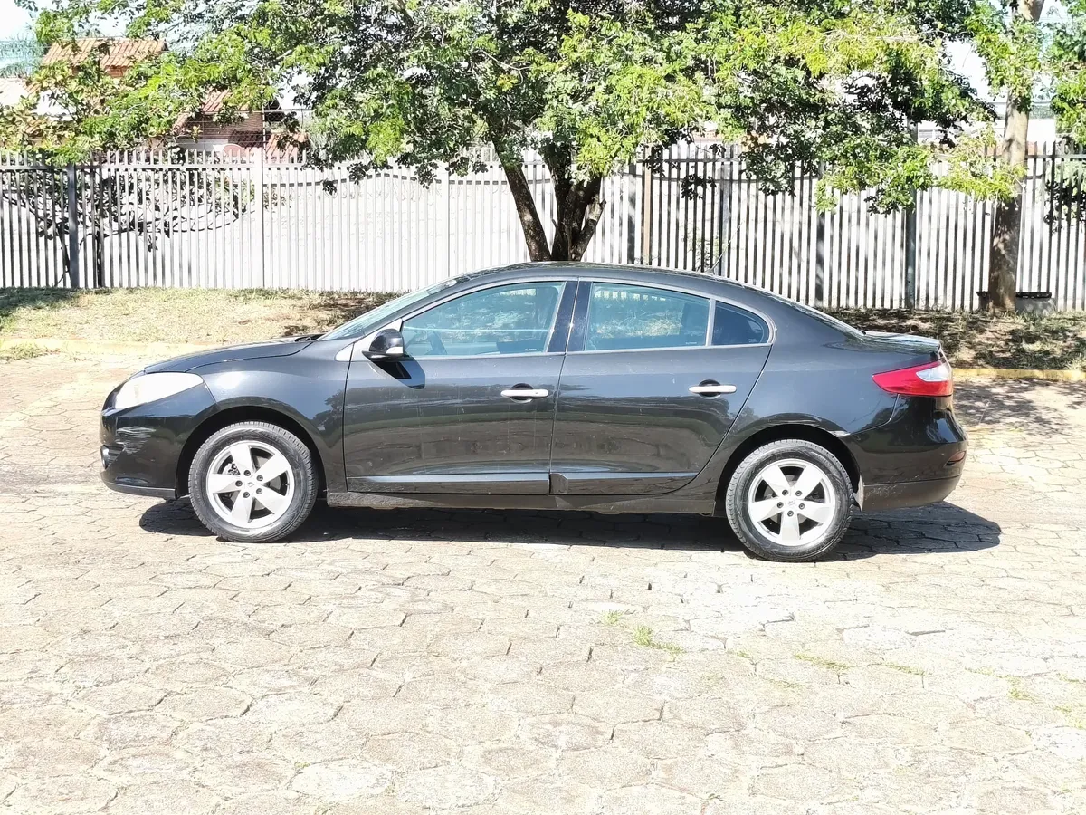 Renault Fluence 2014 2.0 Dynamique X-tronic Hi-flex 4p — foto 2